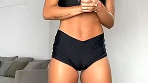 Hey, have you seen Sol Pérez's cameltoe yet?