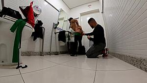 garota cosplay de jade mortal kombat faz sexo no banheiro durante halloween com mr matusalem