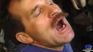 यार, एलोडी शेरी, वो विद्रोही ब्रूनेट, स्टोररूम में जोर से चोदी गई! 😍