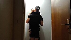 câmeras do prédio flagram amigos se pegando no corredor depois da academia 😏