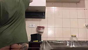 I hid and recorded my huge-assed blonde maid cleaning the kitchen, shocked by her giant cock.