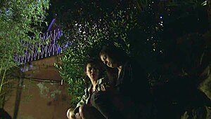 Buat ngalihin perhatian, dia nawarin mulut dan memek buat bj dan ngewe di chat online