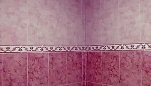 Neuken en zuigen van ontrouwe dikke-kont hoer in jacuzzi