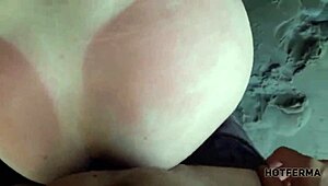 blondinka z veliko ritjo trdo nabita na plaži