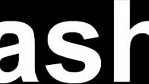 Dominican teen pussy shines in Caribbean beach action 🌴