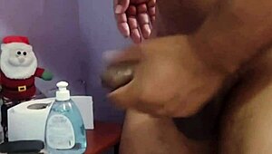 como hago una buena paja en este gangbang gay