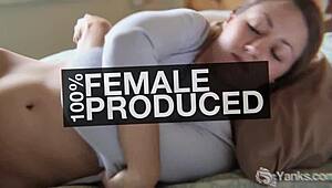 does yank milf lux leota finger her twat?