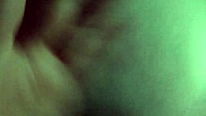 胖妹翘臀挨激烈后入猛操