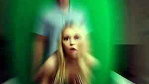 Lily Larimar main dengan bapa saudara tiri: sedut batang, kongkek belakang, naik batang, lancap