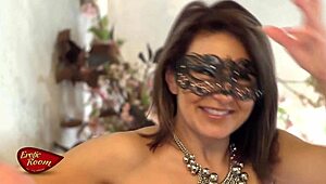 Stanza erotica accoglie Miss Mina per un’intervista intima italiana