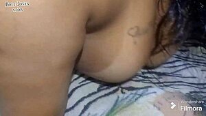 Buurtman glipt binnen voor part 2 neuk zwangere vrouw