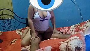 Hot Damn, Rica Mujer Shows Off Her Latina Curves!