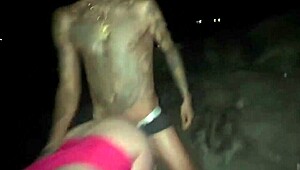 eu e meus amigos comemos a putinha dos peitos no meio da rua com voyeurs batendo punheta