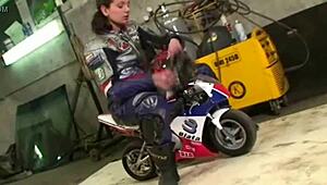 hey, want to see this teen 18+ getting a cumshot? it's hot!