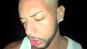 eu e meus amigos comemos a putinha dos peitos no meio da rua com voyeurs batendo punheta