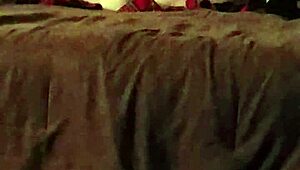 人妻が10インチバイブで熱い素人アクション！