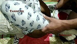 Indische junge 18+ Callgirl lädt mich heim für engen Anal Action 😜