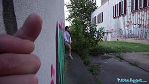 видях я да се мастурбира на публично място, жадува огромен инструмент да язди