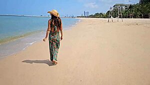 Jeg kan ikke tro jeg blottede min behårede tøs røv på en offentlig strand.