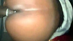 Vizinha novinha tímida pega esgueirando pra putaria ao ar livre