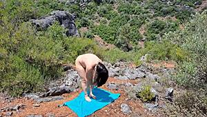 Уау, дебелак ебе гореща латинка на открито в лудо действие!