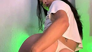 preview-01 do you prefer me teasing from the front or from the back regardless of the position i will always make cumshot for you like this very strong