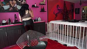 Bağlama pelerini saç tıraşı ve süt sağma Rickyxxxrails ve Jane Judge ile