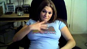 does this huge natural tits teen 18+ spread pussy on cam?