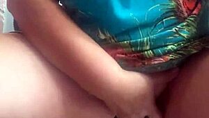 dedeando pussy in public, so risky 😜