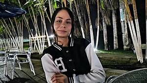 Най-добрата ми приятелка моли за секс и не мога да откажа на домашната забава!