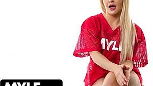 Mylf of the Month Slimthick Vic in Exclusive Backstage Teasing and Muff Diving Action