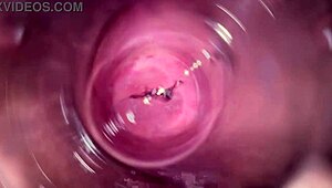 Kamera dalam pussy creamy Mia, oops, basah banget!