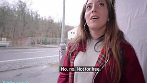 Punk espanhola Venom Evil fode forte em público com agente