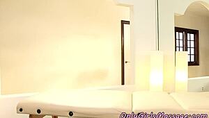 Heyy, watch this bigtits babe get orally pleased by her masseuse! 😍