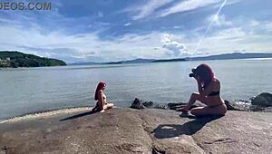 Small natural tits on amateur babe during balloon play