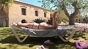 las segundas partes no terminan bien, pero esta acaba con un rico creampie. que final tan feliz con esa milf!