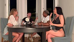 Настолна игра с приятели се превръща в луд секс за всички!