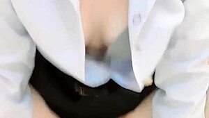 Frumoasa căpitană de armată ordonă soldatului thailandez cremăpie rapidă. Doar 10 minute să termine! 😅