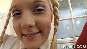 man, watching this chick tease her muff gets me so hungry