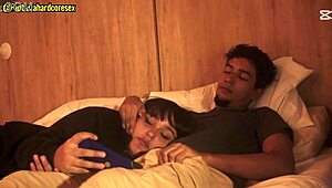 بتشوف فيلم مع أختي غير الشقيقة