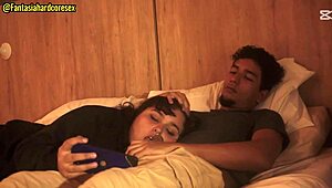 mirando una pelicula con mi hermanastra