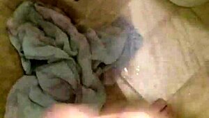 Teen gropes and masturbates fast