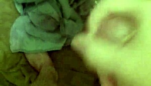 Teen gropes and masturbates fast