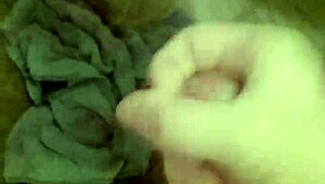 Teen gropes and masturbates fast