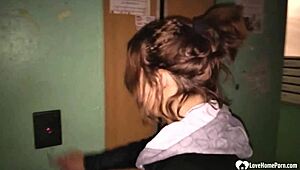 ลูกเลี้ยงสาวชอบโดนควยใหญ่กลางแจ้ง!