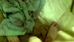 Teen gropes and masturbates fast