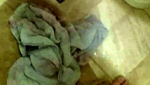 Teen gropes and masturbates fast