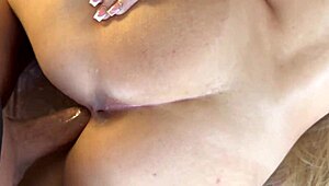 Hab meine heiße Stiefschwester heute mit hartem Schwanz geweckt.