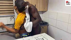 ربة منزل أفريقية متجوزة جديد تشتهي زب أكبر من زوجها