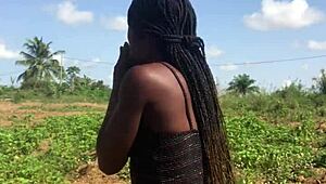 Crazybitch teases with her big ass twerking outdoor